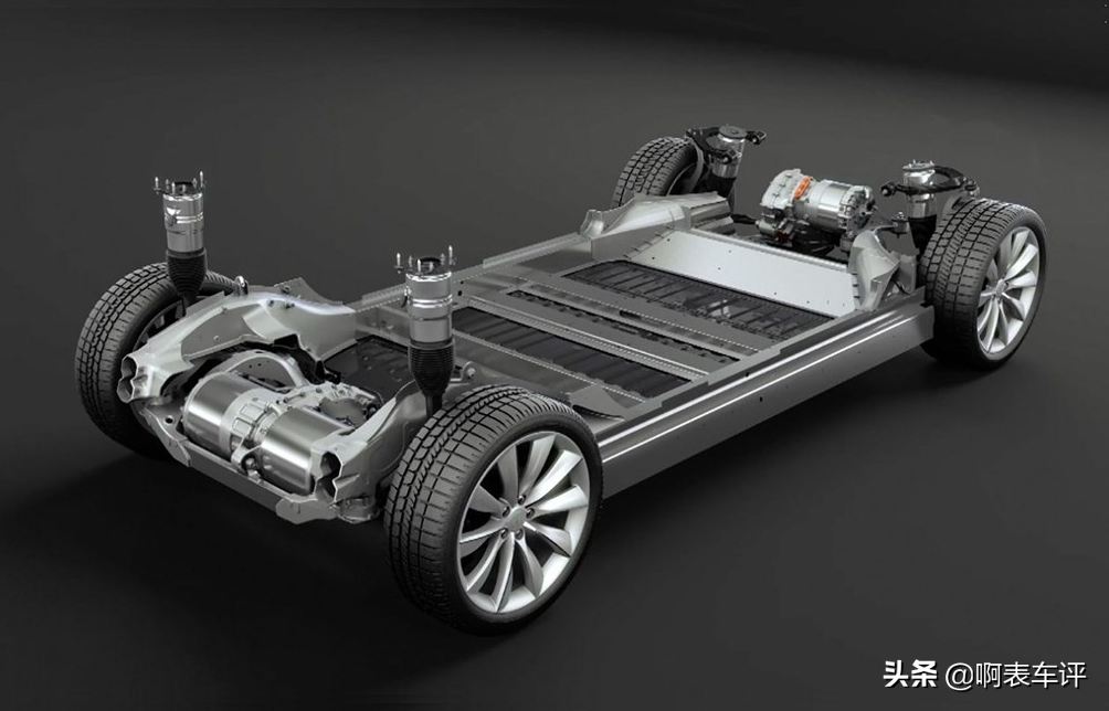 新款特斯拉Model X来了，内饰设计颠覆传统，方向盘最抢眼