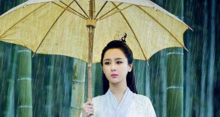 同样是“古装撑伞”：躲过杨紫，逃过赵丽颖，却被刘亦菲缠住了