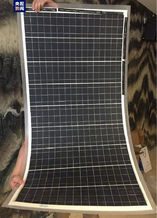 我国研制出高柔韧性单晶硅太阳电池：可像纸一样弯曲