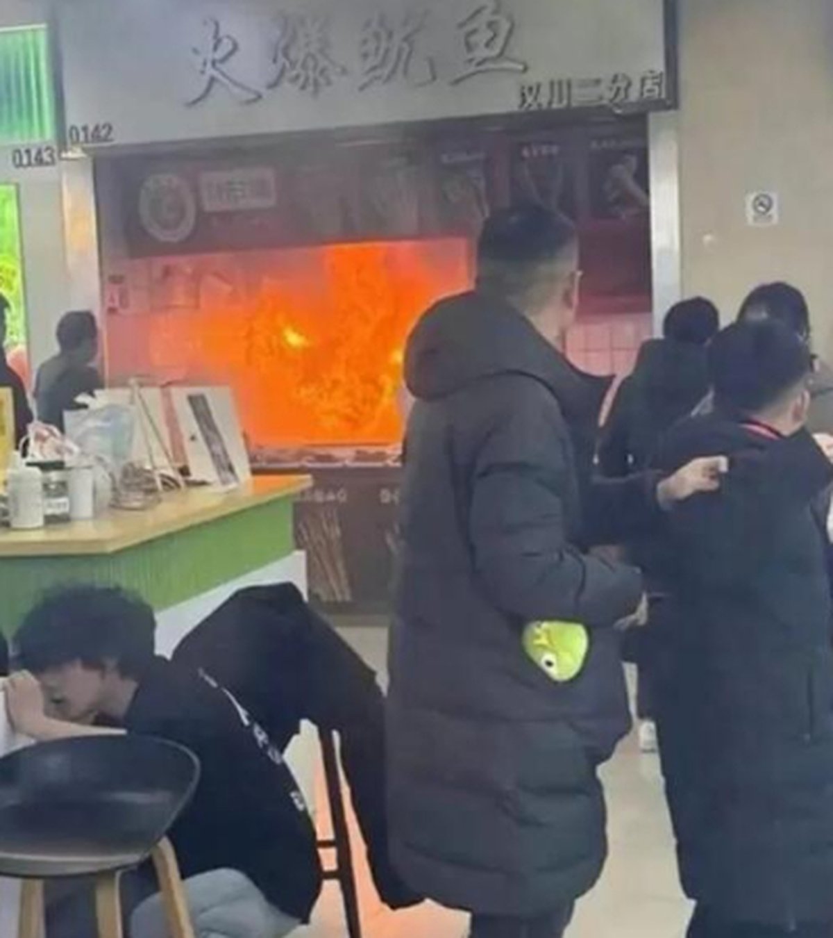 配图